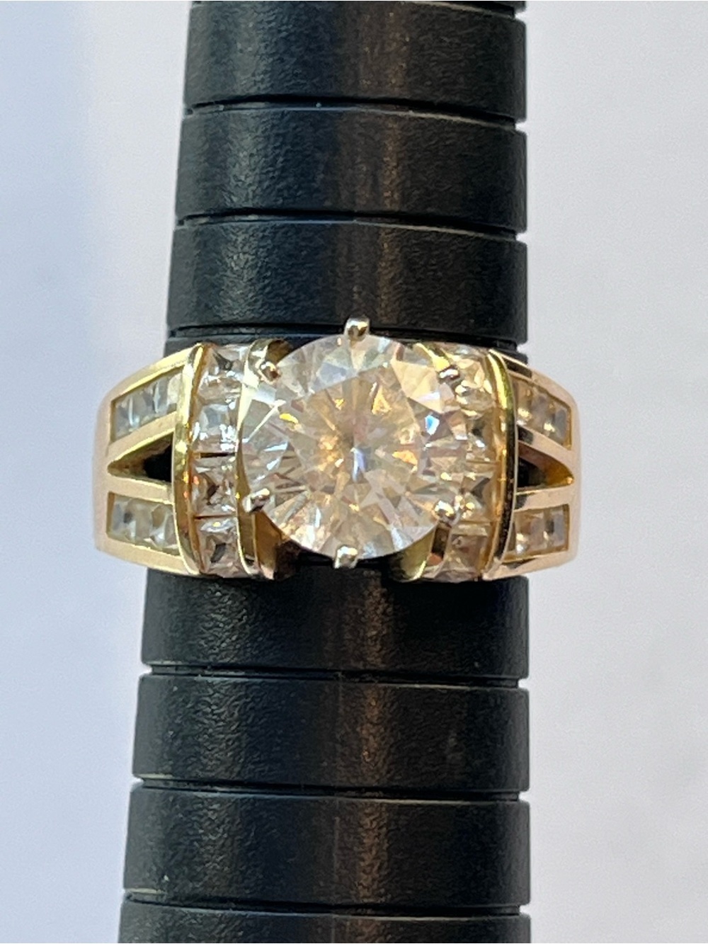 Beautiful 14K Gold CZ Ring